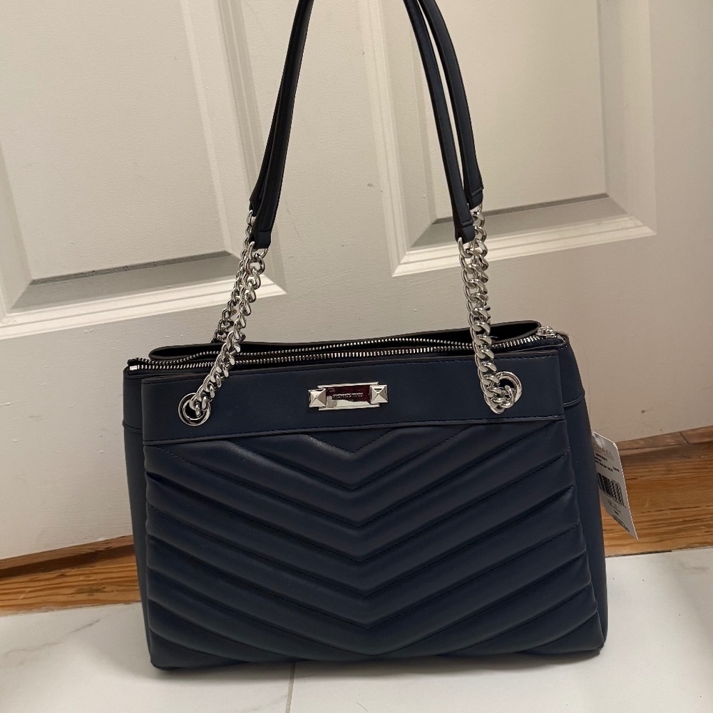 Michael Kors NWT Whitney Medium Quilted Shoulder Bag in navy blue - Picture 5 of 7
